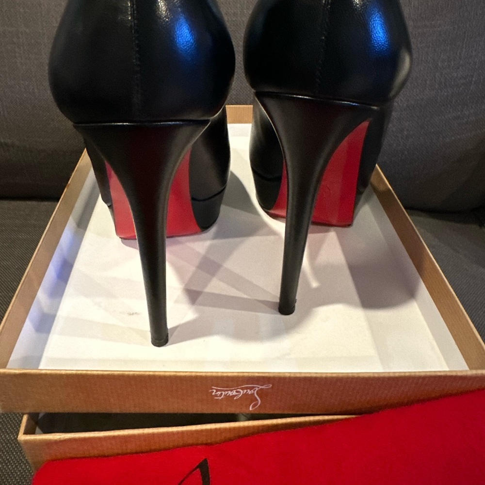Christian Louboutin - Picture 2 of 4